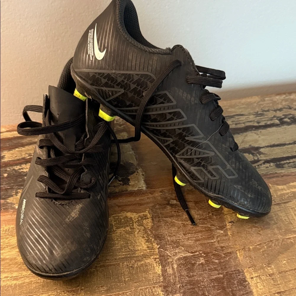 Nike Black and Yellow Kids Soccer Cleats - Picture 1 of 1